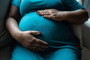 Researchers at Washington University in St. Louis and the University of Abuja in Nigeria have received grants to work with community organizations in St. Louis and Abuja to improve cardiovascular health during and after pregnancy. Both projects are partnering with Parents as Teachers, a national organization that has long provided support to young families through home visits. (Photo: Getty Images)